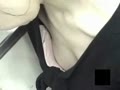 アダルト動画：電車内で居眠りしている女性の胸チラ